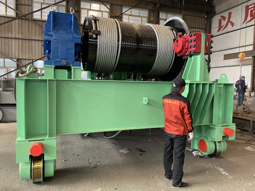 高扬程闭式折线卷筒启闭机