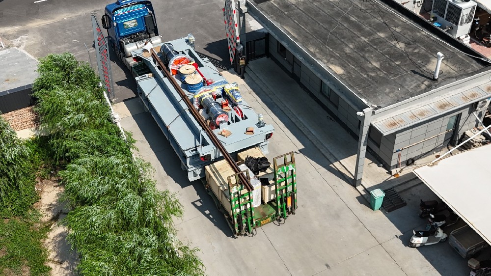 桂林市思安江水库台车式启闭机发货现场